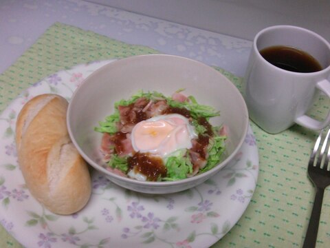 朝ごはんにプチパン♪　+キャベツ卵でココット♪